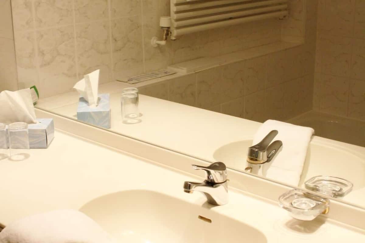 exclusive double room | bathroom | free toiletries, hair dryer, towels