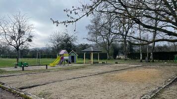 Children’s play area – outdoor