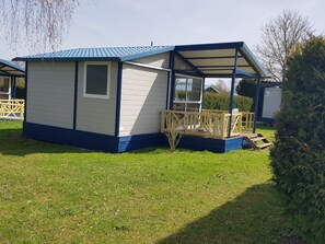 2 bedrooms, individually decorated, individually furnished