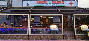 Vista frontal de la propiedad