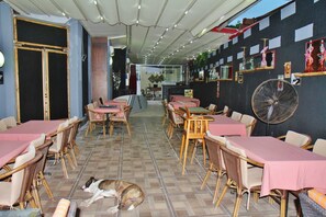 Tägliches inbegriffenes Frühstücksbuffet