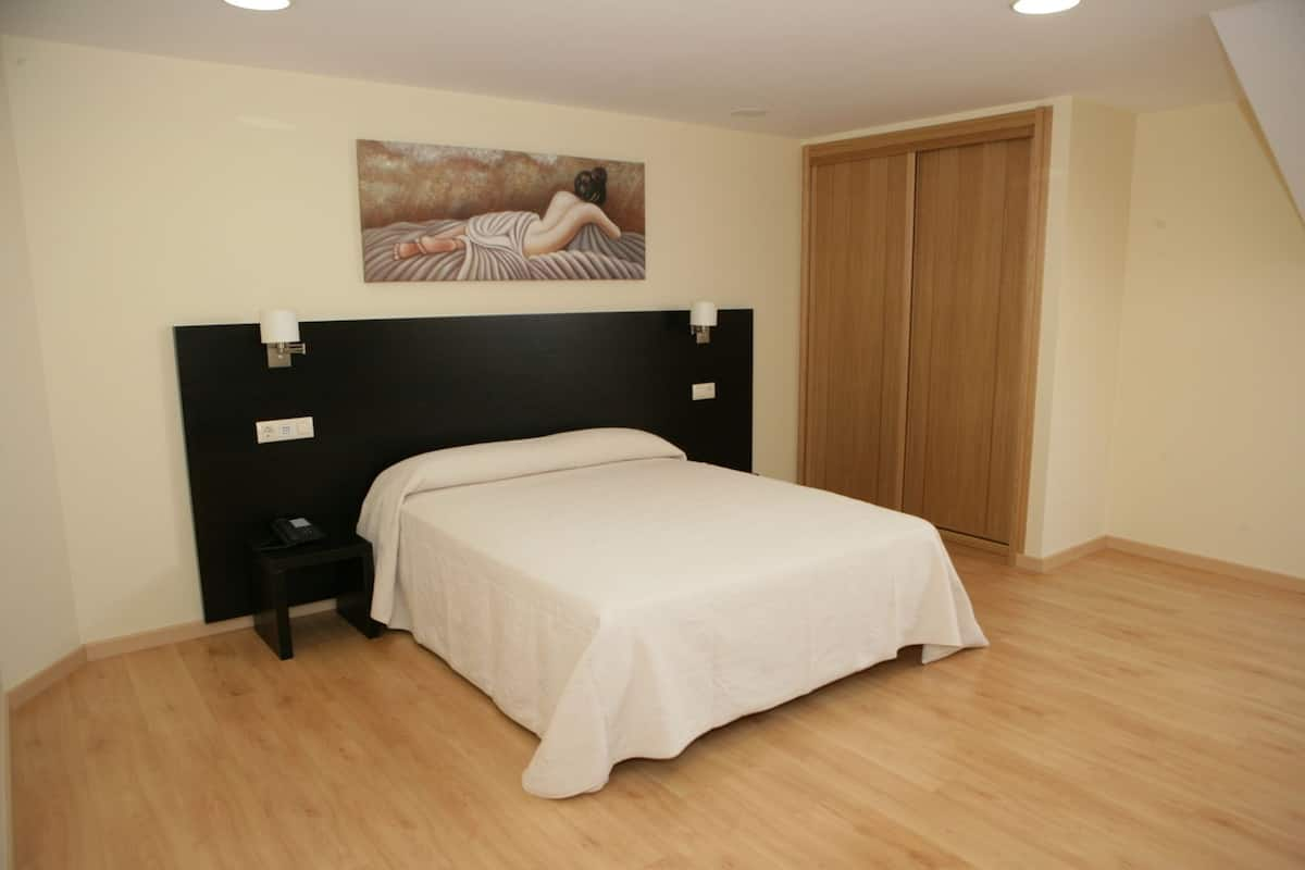 Double Room | Free cribs/infant beds, free WiFi, bed sheets