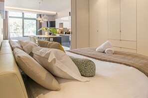 Luxury-Apartment, 1 Queen-Bett | Hochwertige Bettwaren, Schreibtisch, Bügeleisen/Bügelbrett