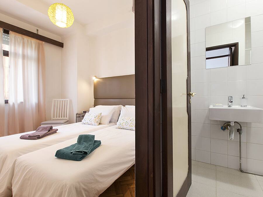 Apartamento Confort, 5 habitaciones, balcón, vistas a la ciudad | 5 dormitorios, sábanas de algodón egipcio, ropa de cama de alta calidad