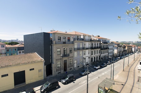 Apartment, 5 Bedrooms, Balcony, City View | Street view