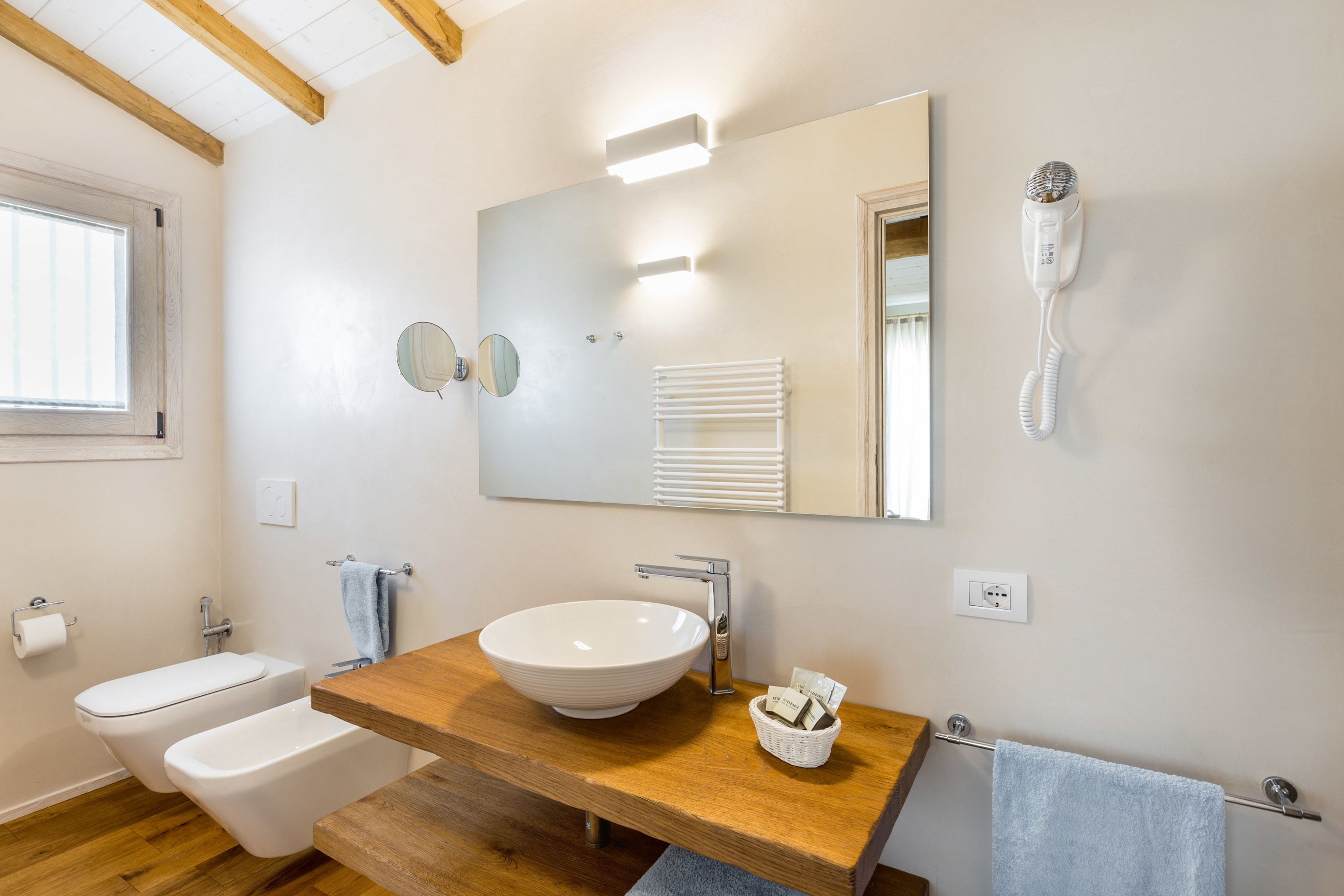 Photo - Tenuta Petra Bianca