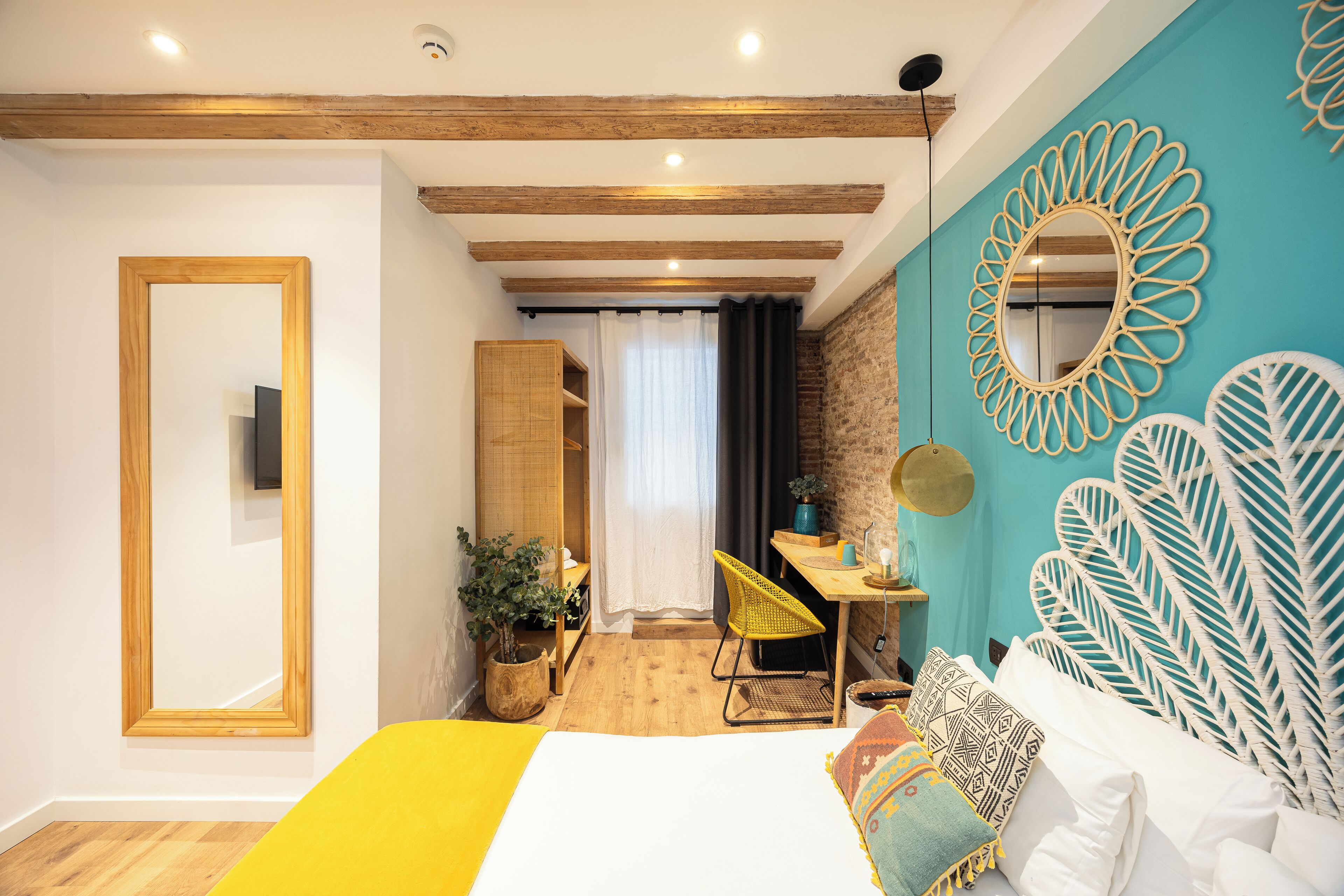 standard double room, 1 queen bed, non smoking | 1 bedroom, hypo-allergenic bedding, in-room safe, individually decorated