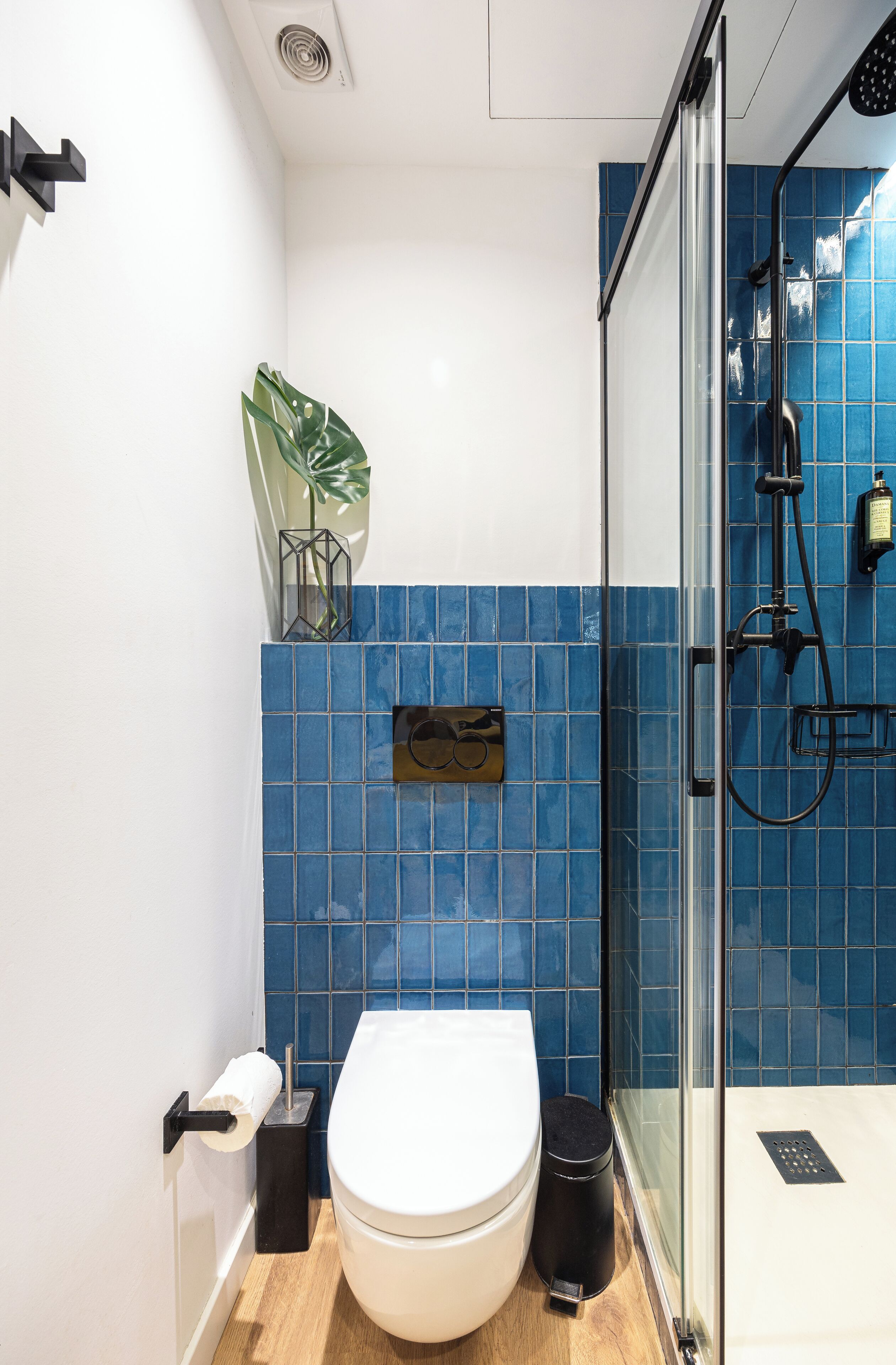 basic double room, 1 double bed, non smoking | bathroom | shower, rainfall showerhead, hair dryer, towels