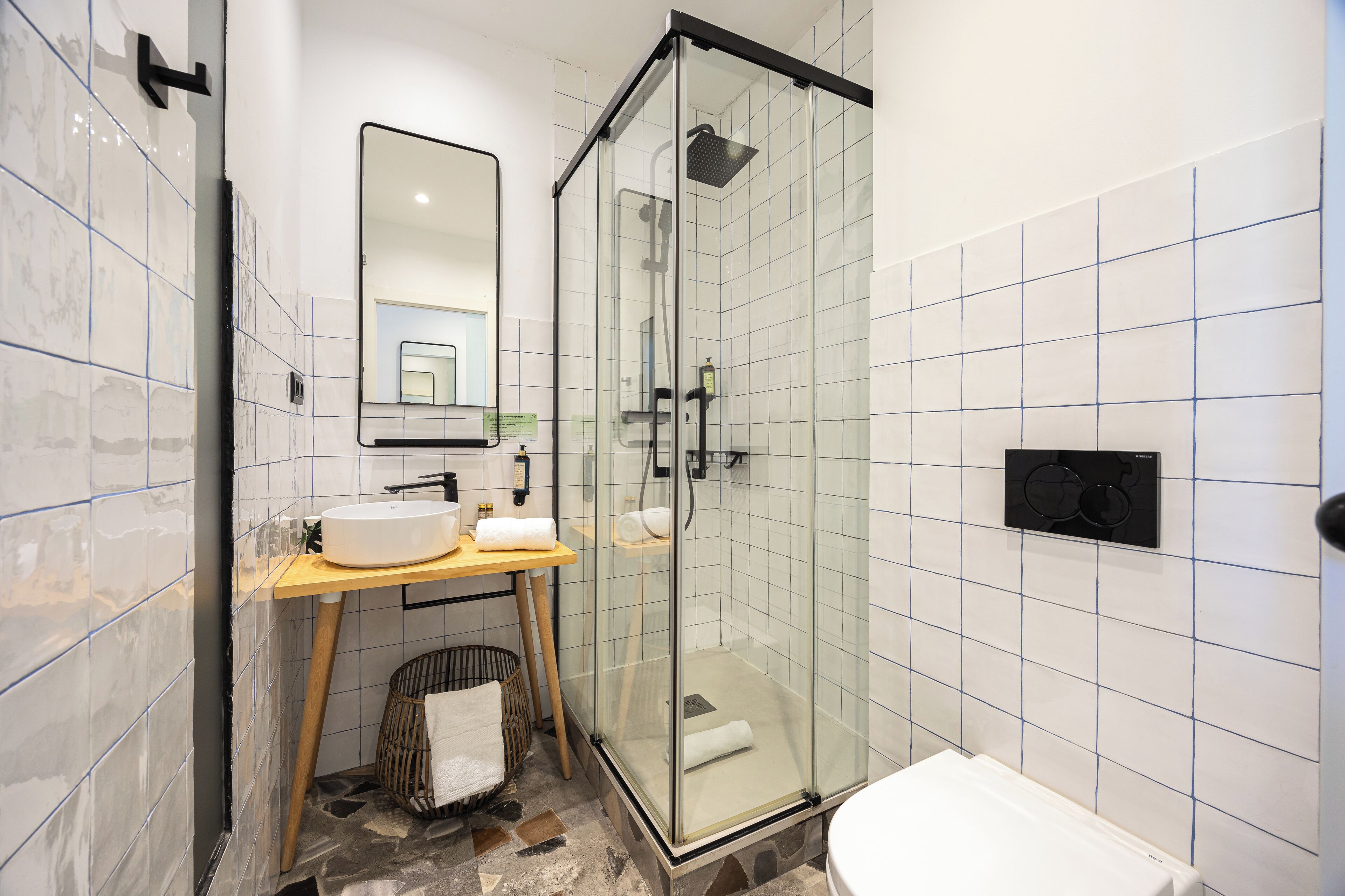 basic double room, 1 double bed, non smoking | bathroom | shower, rainfall showerhead, hair dryer, towels