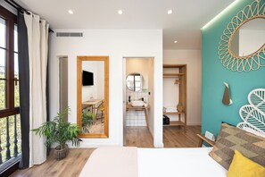 City Double Room, Non Smoking | Hypo-allergenic bedding, in-room safe, individually decorated - Casa Vaganto (Barcelona)