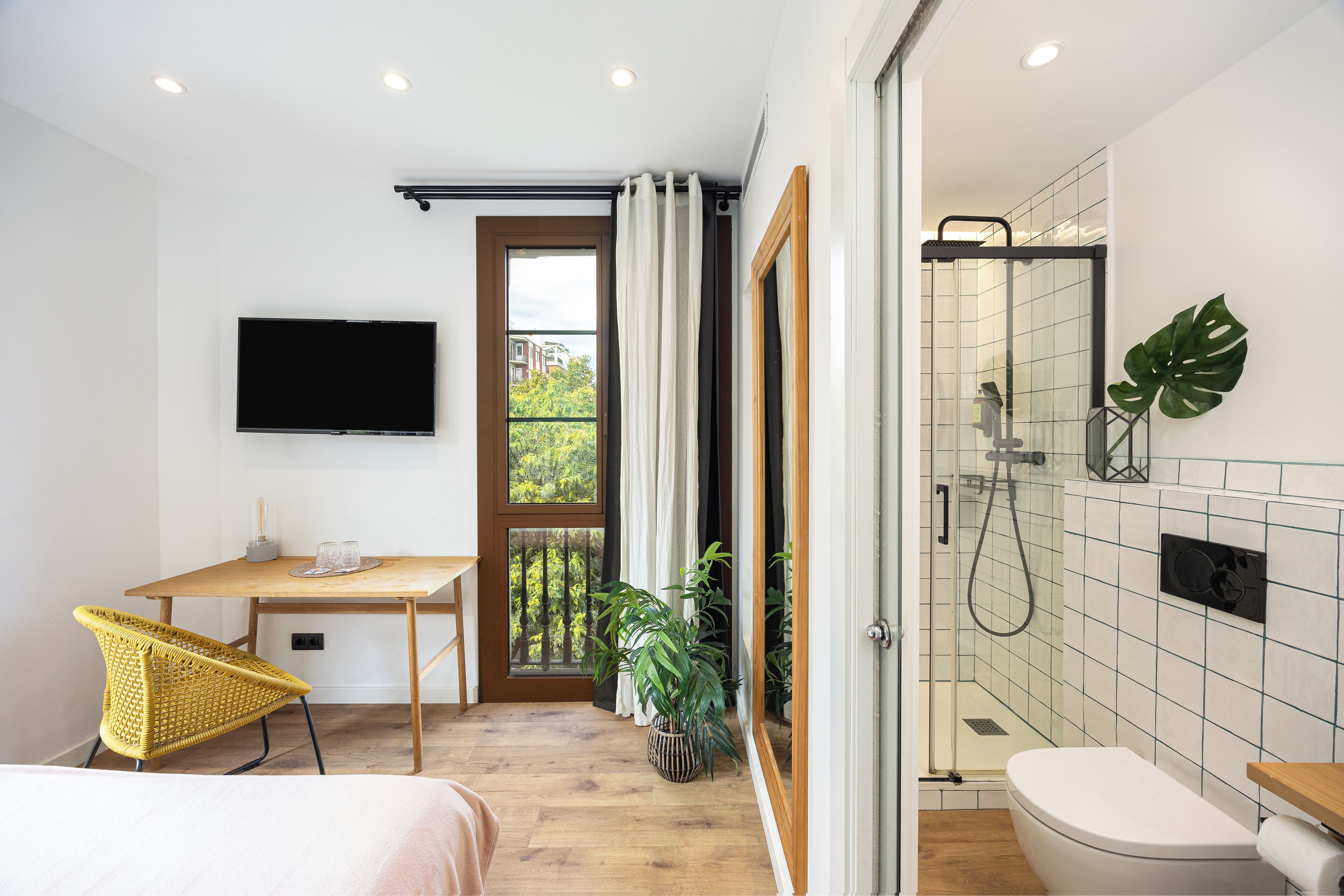 city double room, non smoking | bathroom | shower, rainfall showerhead, hair dryer, towels