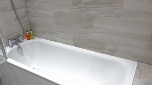 淋浴設備、免費梳洗用品、風筒、提供毛巾