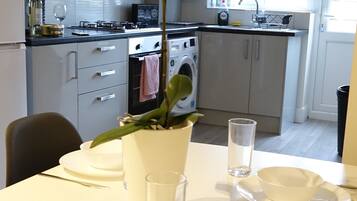 Deluxe Triple Room (Room 1) | Shared kitchen