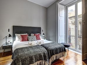 Departamento superior, 3 habitaciones, cocineta, vista a la ciudad | Insonorización, tabla de planchar con plancha y wifi gratis