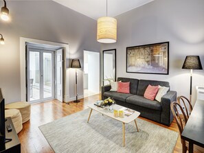 Superior Apartment, 1 Bedroom, Kitchenette, City View | Living area | Flat-screen TV - Canaan Apartments Lisbon Combro 77 (Lisbon)