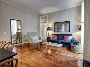 Superior Apartment, 3 Bedrooms, Kitchenette, City View | Living area | Flat-screen TV - Canaan Apartments Lisbon Combro 77 (Lisbon)