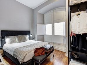 Departamento superior, 2 habitaciones, 2 baños, vista a la ciudad | Insonorización, tabla de planchar con plancha y wifi gratis