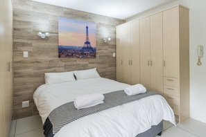 أغطية فراش متميزة ومكواة/لوح كي وواي فاي مجانًا