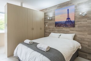 Premium bedding, iron/ironing board, free WiFi