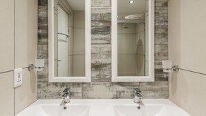Unclassified image, 4 of 14, button - Montclair Suite 1 (Cape Town)