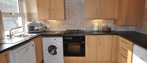 Cottage, 2 Bedrooms | Private kitchen | Fridge, microwave, oven, stovetop