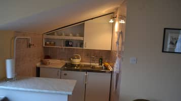 Apartment, 1 Bedroom | Private kitchenette