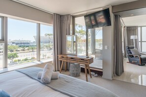 Royal Condo, 2 Bedrooms, Balcony, Park View | 2 bedrooms, premium bedding, desk, iron/ironing board - Legacy Presidential Suite (Cape Town)