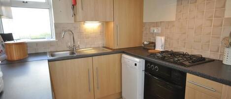 Cottage, 2 Bedrooms | Private kitchen | Fridge, microwave, oven, stovetop