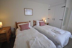 Cottage, 2 Bedrooms | 2 bedrooms, free cribs/infant beds, free WiFi, bed sheets