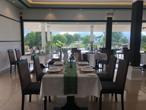 Breakfast, lunch and dinner served - Amazing Inlay Resort (Nyaungshwe)