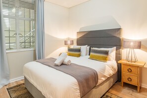 Superior Apartment, 1 Bedroom, Balcony, Courtyard View | 1 bedroom, premium bedding, desk, iron/ironing board - Market House Gem Suite (Cape Town)