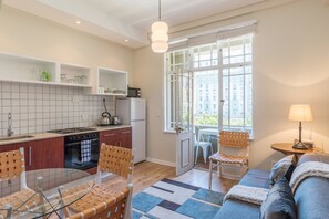 Superior Apartment, 1 Bedroom, Balcony, Courtyard View | Private kitchen