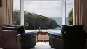 Apartamento, 4 quartos, 2 banheiros, vista para o mar | Área de estar | TV de tela plana, DVD player, dock para iPod