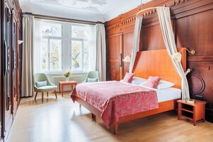 Comfort Apartment, 1 Bedroom | In-room safe, desk, soundproofing, iron/ironing board