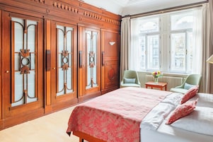 Comfort Apartment, 1 Bedroom | In-room safe, desk, soundproofing, iron/ironing board