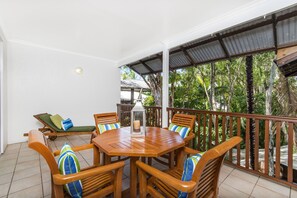 スーペリア スタジオスイート 1 ベッドルーム 禁煙 ヒルビュー | テラス / パティオ