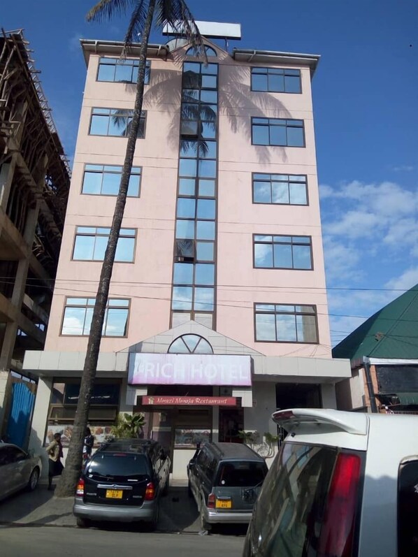 Front of property - Rich Hotel (Arusha)