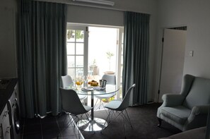 In-room dining - Touch of Class Villas (Pretoria)