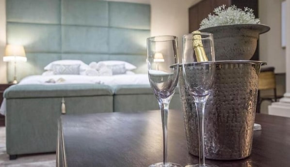 Minibar, in-room safe, desk, iron/ironing board - Border Hotel (Jan Kempdorp)