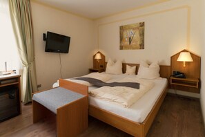 Doppelzimmer | Zimmersafe, Schreibtisch, Babybetten, Zustellbetten
