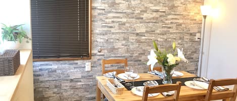 Ferienhaus | Essbereich im Zimmer