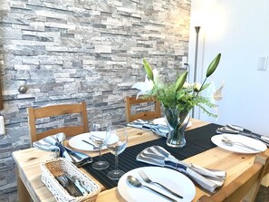 Rumah | Makan di kamar