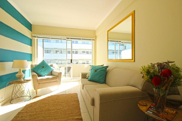Comfort Apartment, 1 Bedroom, Balcony | Living room - Bay Point (Cape Town)