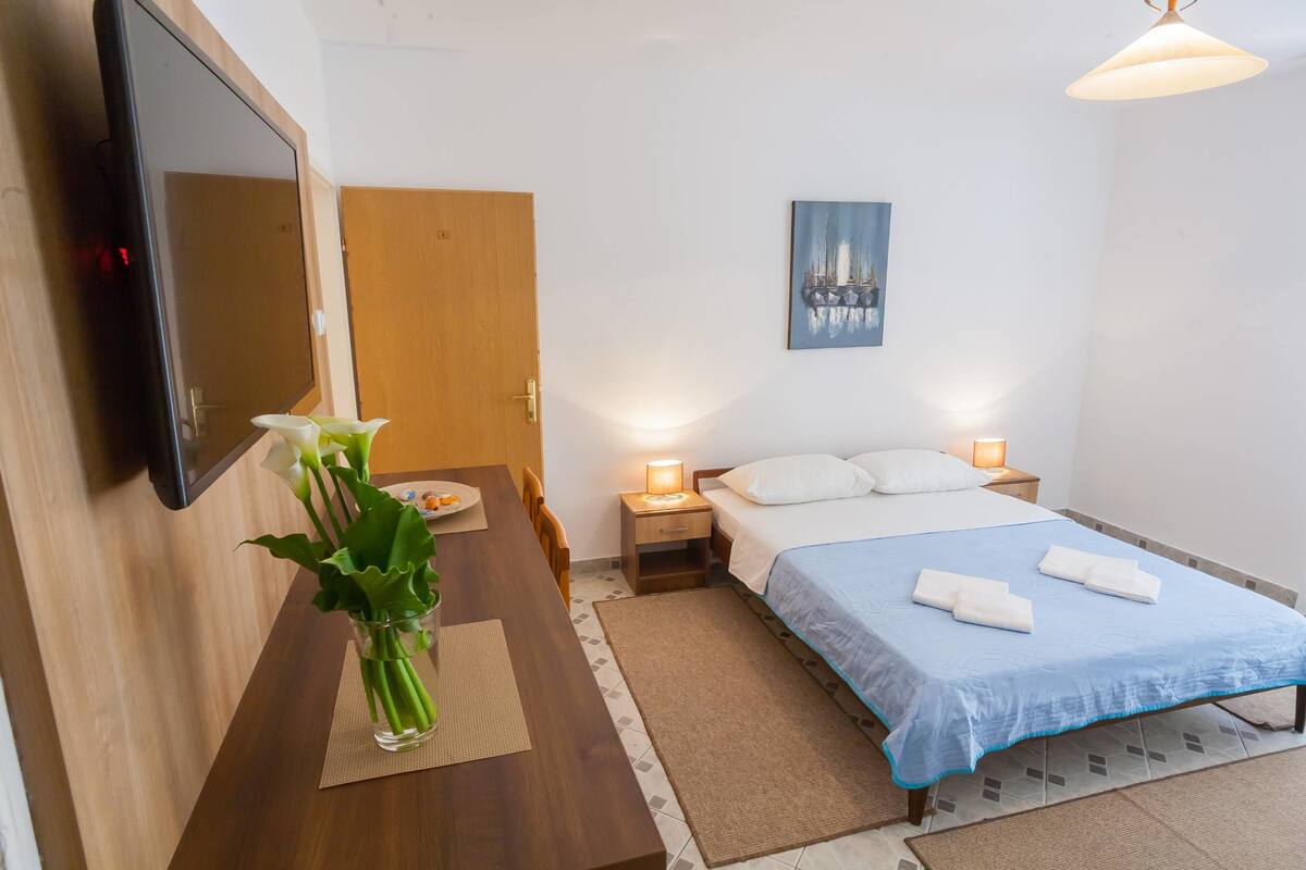 Standard Triple Room, 1 Bedroom, Terrace, Garden View | In-room safe, WiFi (free), bed sheets