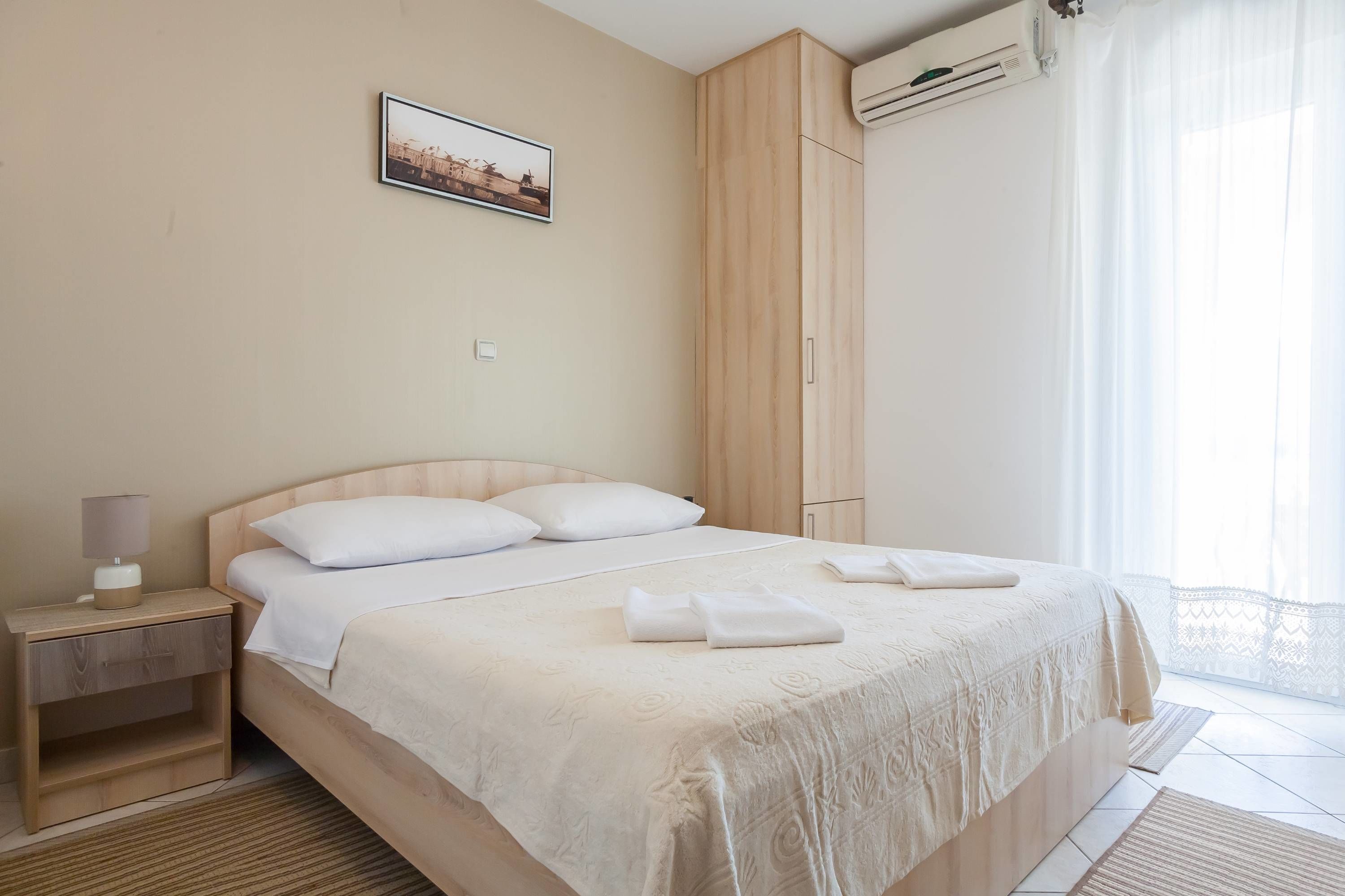 In-room safe, free WiFi, bed sheets