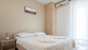 In-room safe, WiFi (free), bed sheets - Villa Mitrovic (Budva)