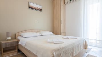 In-room safe, free WiFi, bed sheets