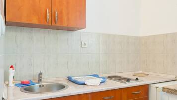 Studio, 1 Tempat Tidur Double, pemandangan kebun | Brankas, Wi-Fi gratis, dan seprai linen