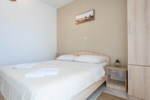 Caja de seguridad en la habitación, wifi gratis y ropa de cama 