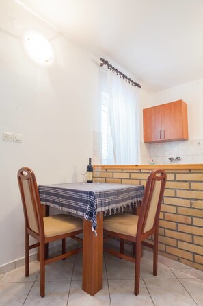 Caja de seguridad en la habitación, wifi gratis y ropa de cama 